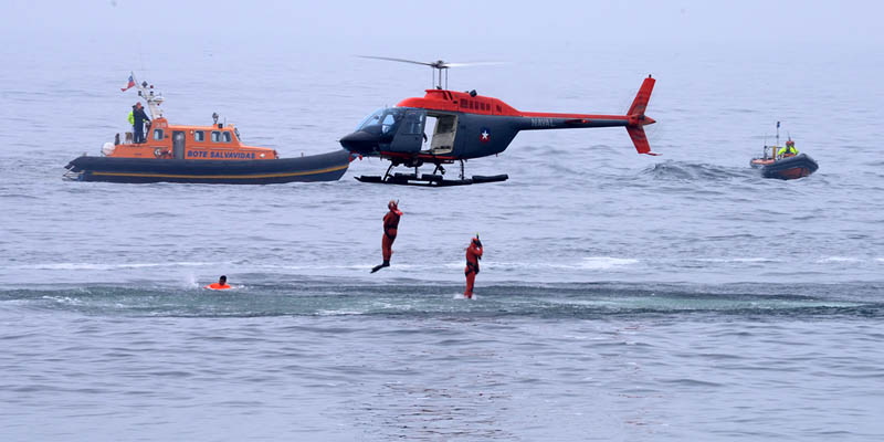 Video: Helicóptero de la Armada rescata a joven bañista que fue arrastrado por la corriente en Cartagena