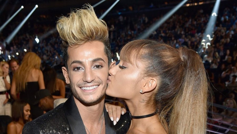 Hermano de Ariana Grande revela su relación de tres meses con dos hombres