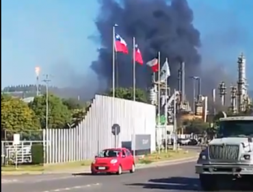 Densa nube negra emanada desde Enap generó preocupación en los vecinos de Concón