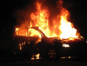 Incendio de automóvil movilizó a Bomberos de Valparaíso al sector Laguna Verde