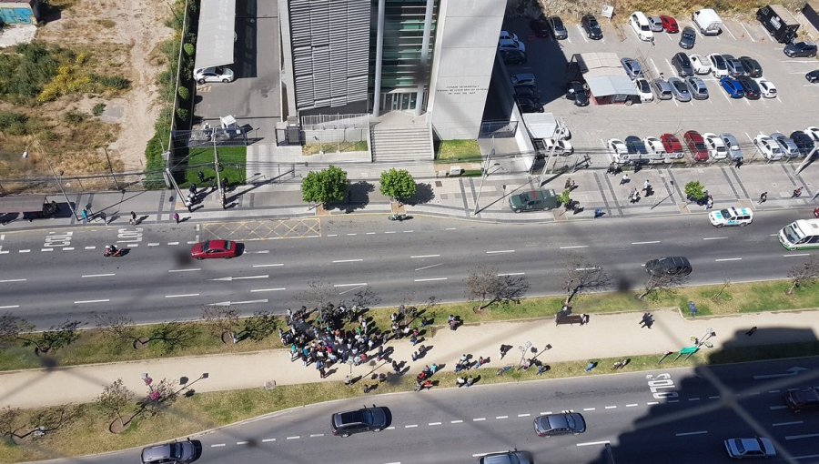 Evacúan Tribunal de Viña del Mar por aviso de un artefacto sospecho en el interior del edificio