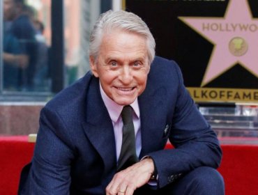 Michael Douglas obtiene la preciada estrella en el Paseo de la Fama de Hollywood