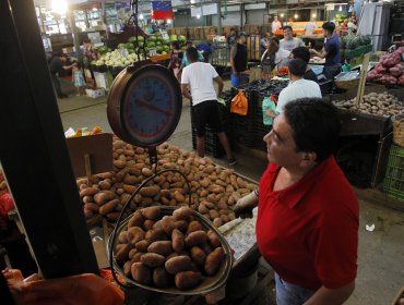 IPC de 0,4% en octubre: Papas, limones, bencinas y libros entre mayores alzas