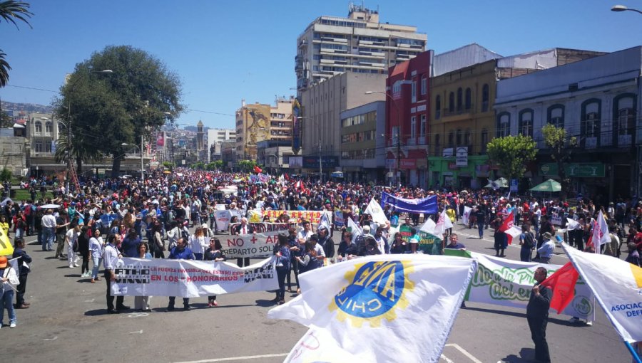 Mas de 9 mil personas marcharon por Valparaíso en nueva convocatoria de la CUT y la ANEF