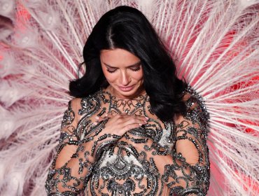 Hasta las lágrimas: Adriana Lima se emociona en su último desfile del Victoria's Secret Fashion Show