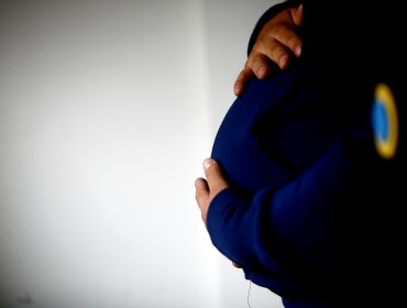 Embarazo adolescente continua bajando y cae a la mitad desde 2012 en Chile