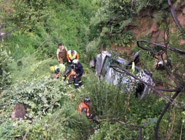 Tres lesionados deja el desbarrancamiento de un vehículo en la ruta Las Palmas en Viña del Mar