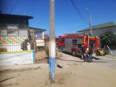 Evacúan Centro Educacional Aspaut de Santa Inés en Viña del Mar por emergencia de Materiales Peligrosos