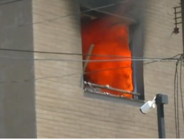 Incendio afecta a edificio residencial en la comuna de Ñuñoa