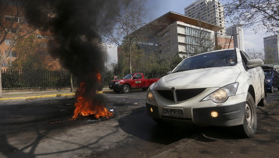 Santiago amaneció con barricadas en distintos puntos por Catrillanca y Quintero