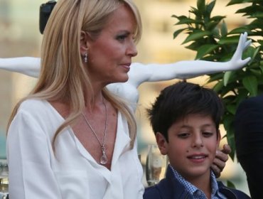 Confirman que hijo de Cecilia Bolocco padece un tumor cerebral