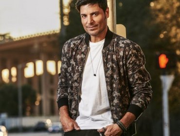 Chayanne sufre percance sobre el escenario: El artista se tropezó con la escenografía