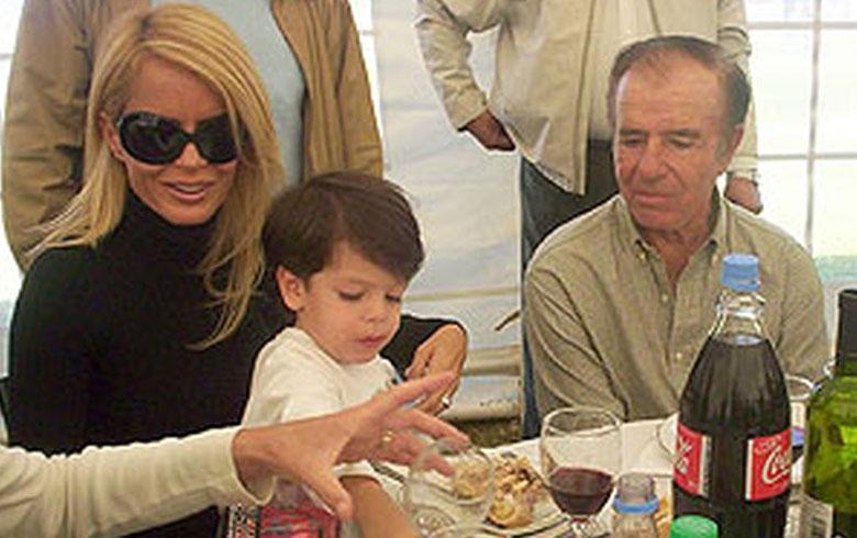 Carlos Menem logra autorización de la justicia argentina para poder viajar a Chile y acompañar a Máximo