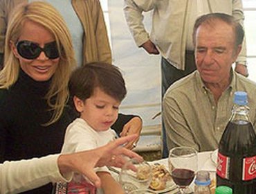 Carlos Menem logra autorización de la justicia argentina para poder viajar a Chile y acompañar a Máximo