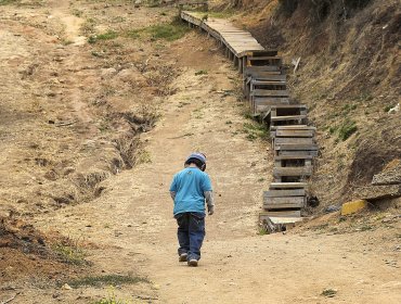 Trágica muerte de menor de 8 años: Portón metálico lo aplasta mientras jugaba