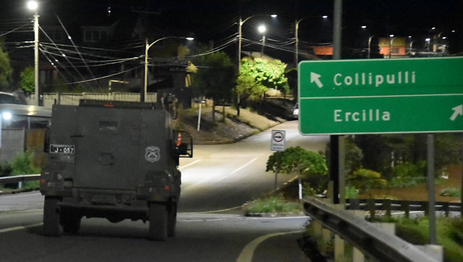 Cortan camino en Ruta 5 Sur en Ercilla y queman cabañas en Tirúa en Arauco