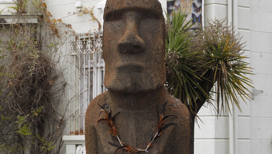 Delegación chilena viaja a Londres para gestionar retorno de moai ancestral