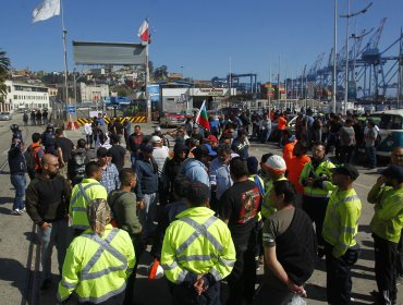 Al menos 9 naves se desvían a San Antonio por paro en puertos de Valparaíso