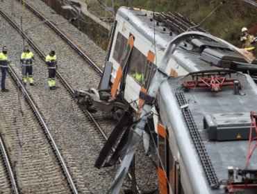 España: Un muerto y 44 heridos al descarrilar un tren cerca de Barcelona