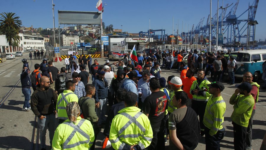 Al menos 9 naves se desvían a San Antonio por paro en puertos de Valparaíso