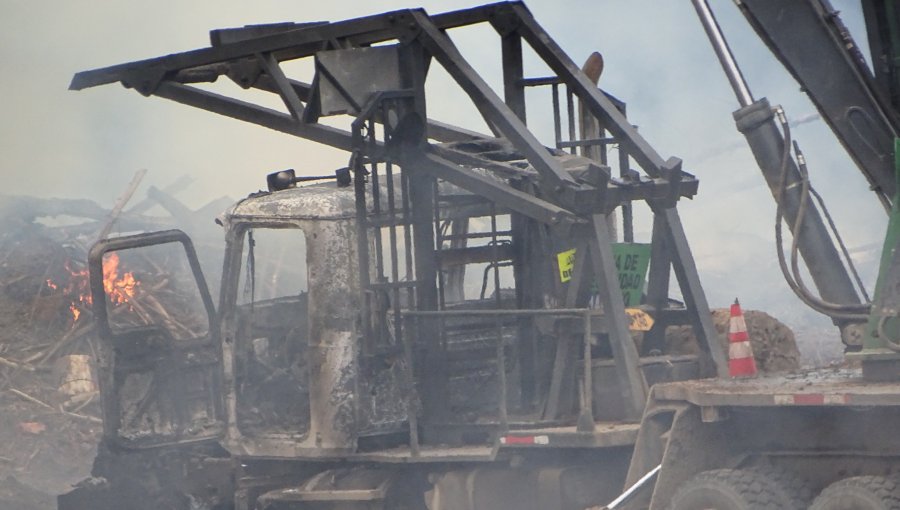 Nuevo Ataque incendiario en Cañete deja una grúa y dos camiones quemados