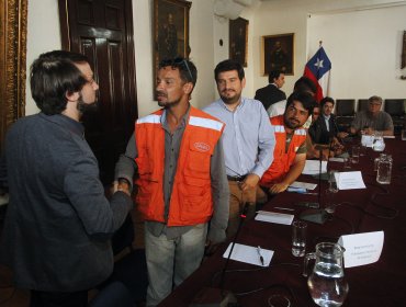 Alcalde Sharp encabeza mesa de diálogo por paro portuario en Valparaíso