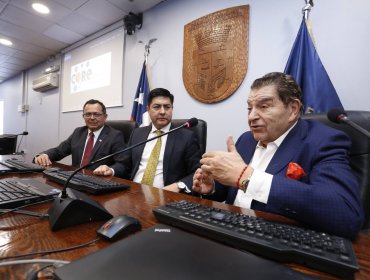 Don Francisco llegó al Gobierno Regional de Valparaíso y se llevó "promesa de aporte" por 7 mil millones de pesos para la Teletón