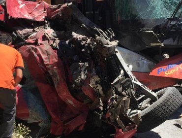 Accidente en Ruta Lo Orozco entre un Pullman Bus y camioneta deja una persona fallecida