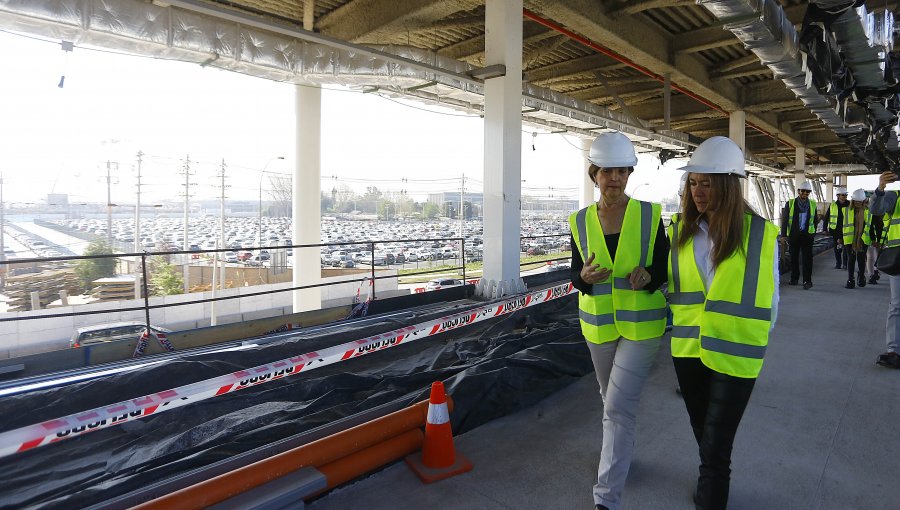 Aeropuerto contará en diciembre nuevas medidas para paliar falta de capacidad