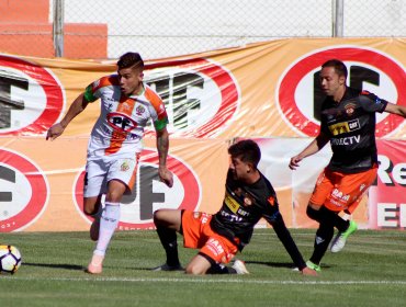 Cobresal derrotó a Cobreloa y quedó con la primera opción de ascender