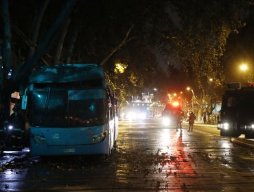 Queman bus de Transantiago en la comuna de Cerro Navia en la madrugada