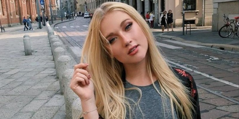 El look "noventero" de Vesta Lugg y su regreso a las redes sociales