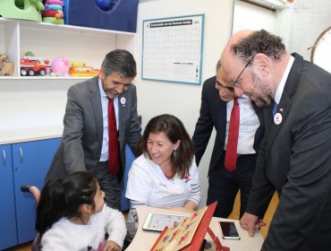 Ministro Alfredo Moreno visita la región de Valparaíso y entrega "señal de apoyo" a Seremi Ricardo Figueroa