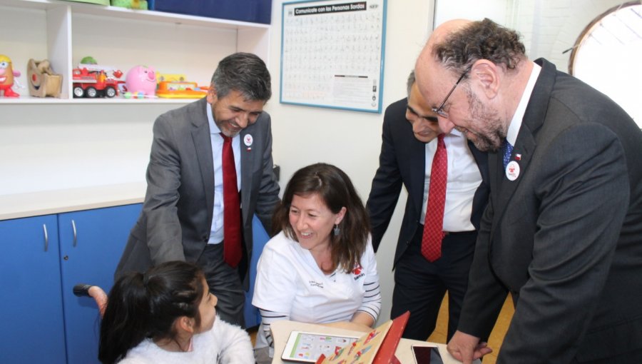 Ministro Alfredo Moreno visita la región de Valparaíso y entrega "señal de apoyo" a Seremi Ricardo Figueroa