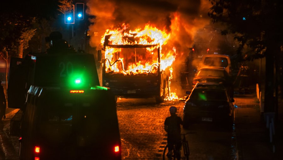 Seis buses del Transantiago quemados desde que comenzó la crisis por Catrillanca