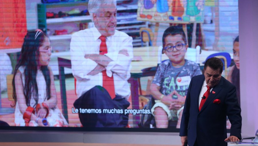 Teletón recordó imagenes de Piñera cantando en los noventa