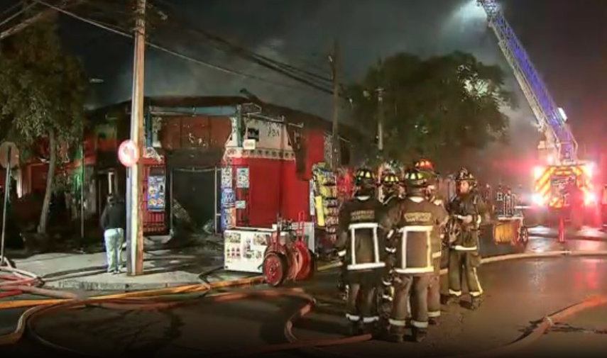 Incendio en Independencia afectó a cinco casas y dos locales comerciales