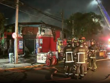 Incendio en Independencia afectó a cinco casas y dos locales comerciales