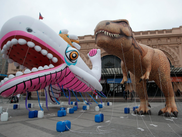 Mocha Dick y T-Rex dieron un adelanto de desfile de globos gigantes