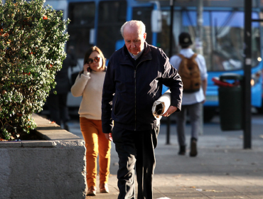 Cardenal Errázuriz se mantendrá internado tras sufrir desmayo