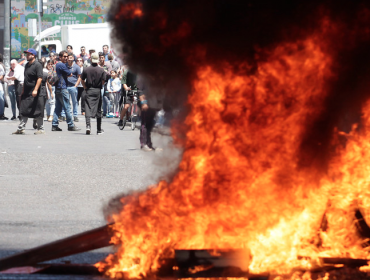 Barricadas y enfrentamientos se generaron en el plan de Valparaíso por paro portuario