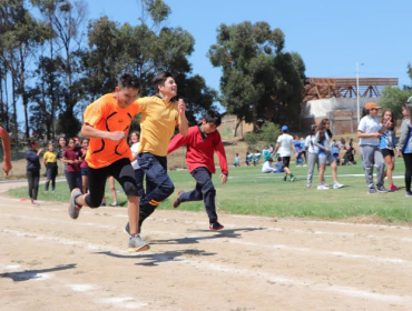Colegios de Quintero y Puchuncaví recibieron equipamiento para fomentar el deporte