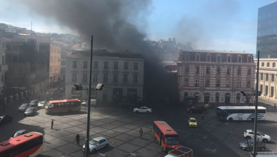 Portuarios encendieron barricadas en los alrededores de plaza Sotomayor