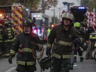 Incendio afecto a dos departamentos en el centro de Santiago