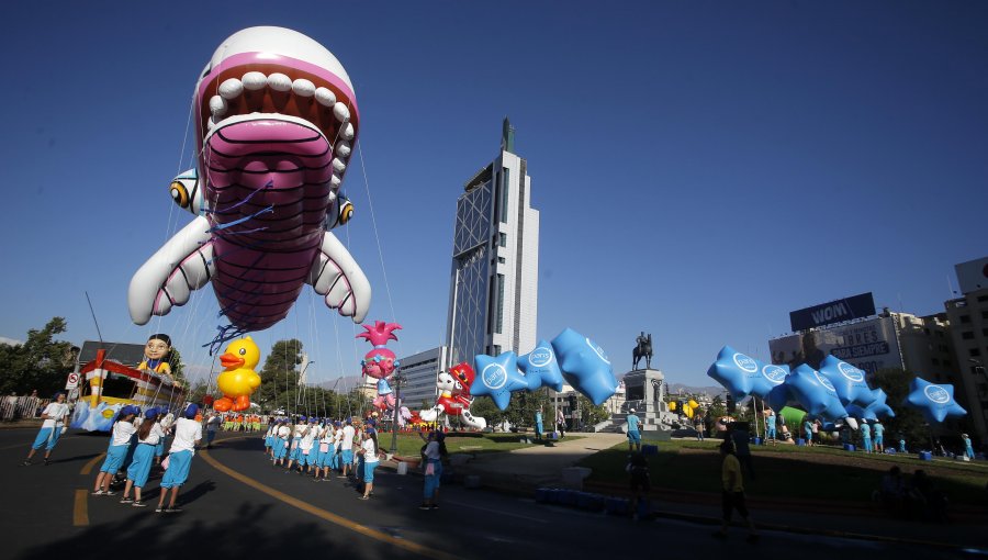 Miles de familias se reunieron en la Alameda por el desfile Paris Parade