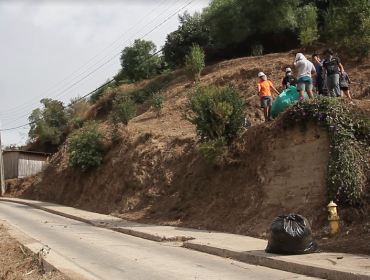 Sharp pidió "fiscalizadores ciudadanos" que denuncien a quienes lancen basura a quebradas