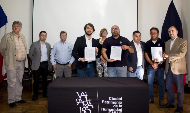 Municipio porteño y trabajadores de aseo logran histórico acuerdo