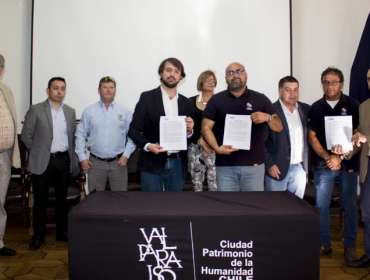 Municipio porteño y trabajadores de aseo logran histórico acuerdo