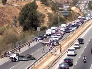 Tres lesionados de gravedad deja colisión de dos camiones en autopista Troncal Sur de Quilpué