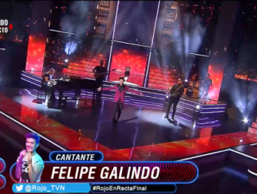 Felipe Galindo sufrió divertido percance en presentación debido a olvido de la producción